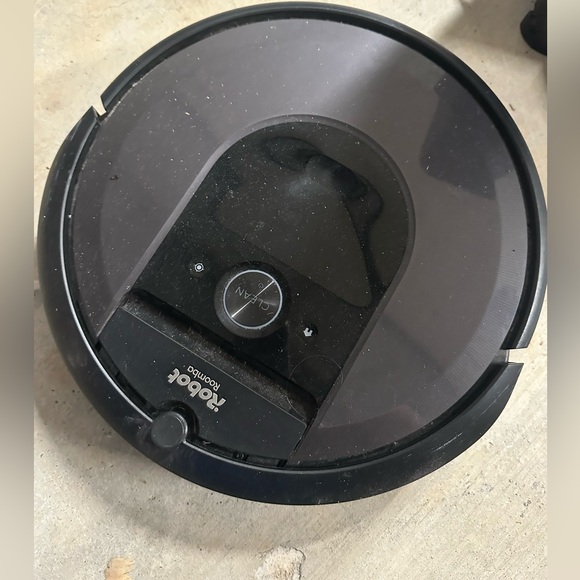 iRobot Roomba i7+ Vacuum🧹 - Picture 3 of 3